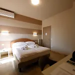 Primavera 2* بسكييرا ديل غاردا