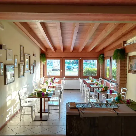 Primavera מלון פסקיארה דל גארדה